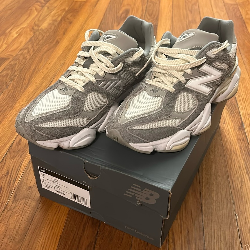 9060 ‘Grey White’